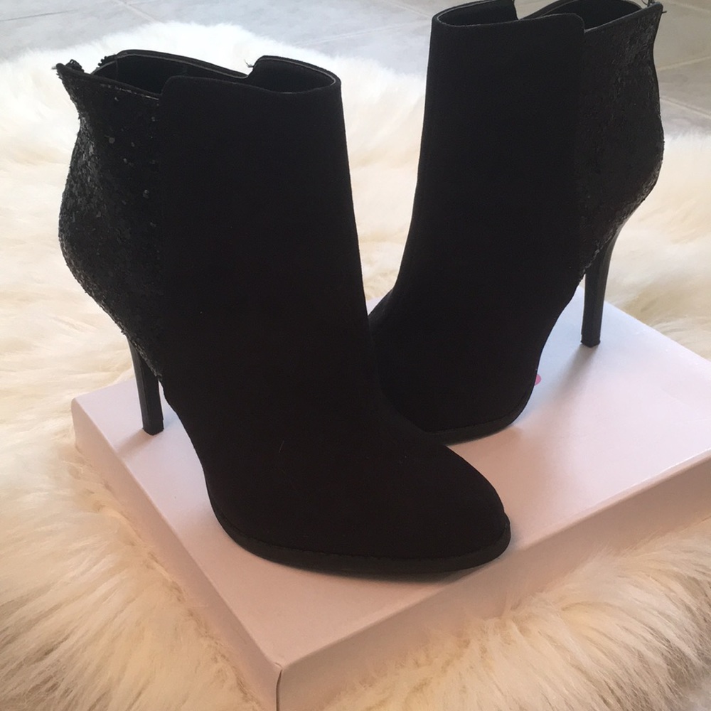 Mossimo Black sparkle ✨ booties Size 7